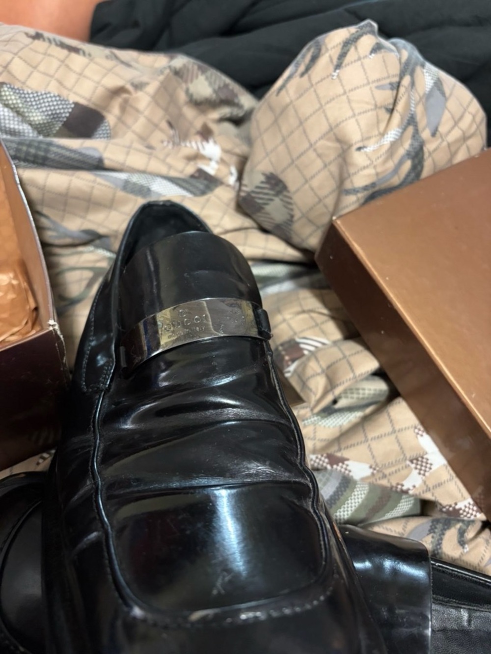 Gucci Black Leather Loafer with Silver Logo Band - Picture 3 of 8